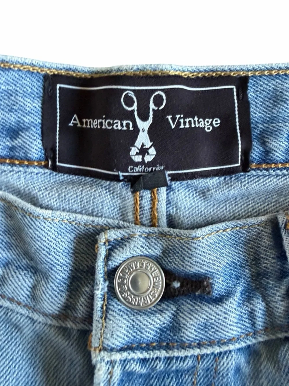 🌟American Vintage Levi’s Light Blue Frayed Cut-off Distressed 90’s Denim Shorts - Picture 5 of 6